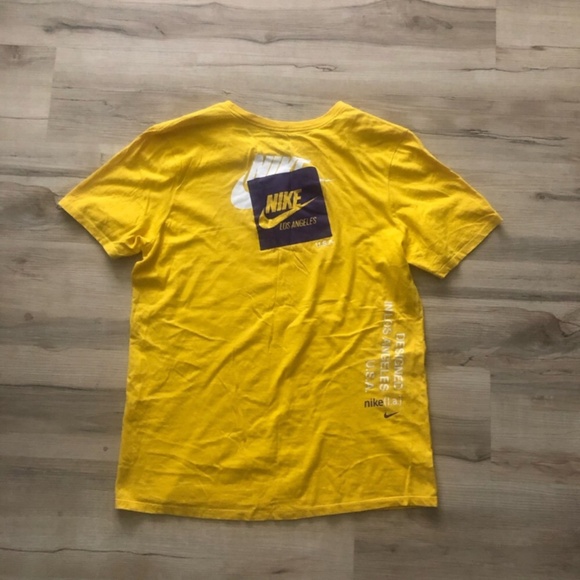 Nike LA Lakers Basketball Men's Yellow Tee with Graphic Logo - Picture 6 of 9